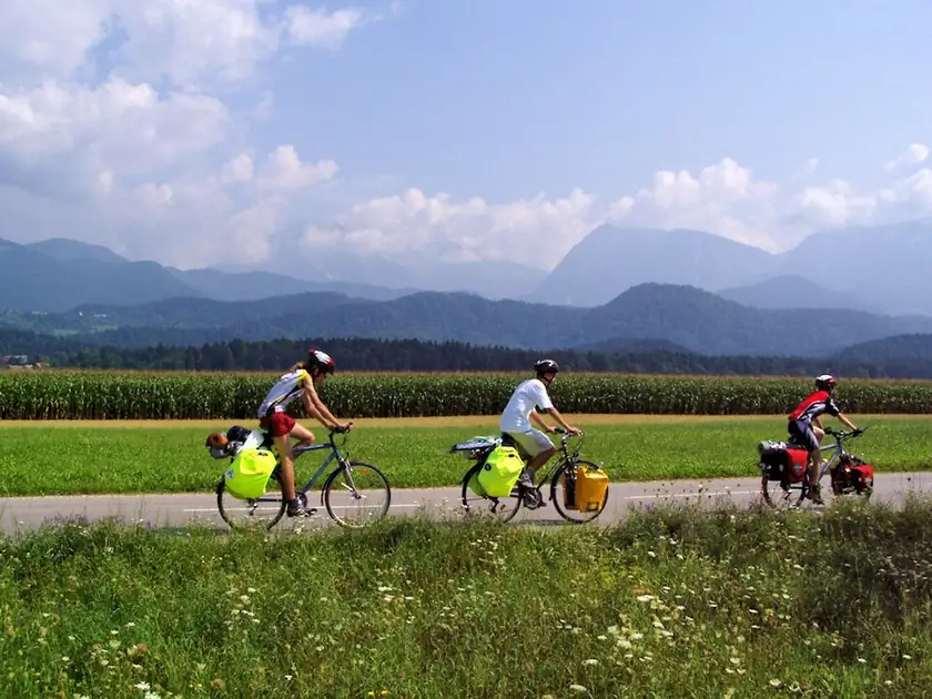 Montage eines Gepaecktraegers am Mountainbike