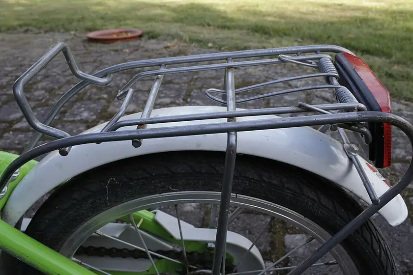 Gepaecktraeger fuer die Sattelstuetze am Mountainbike